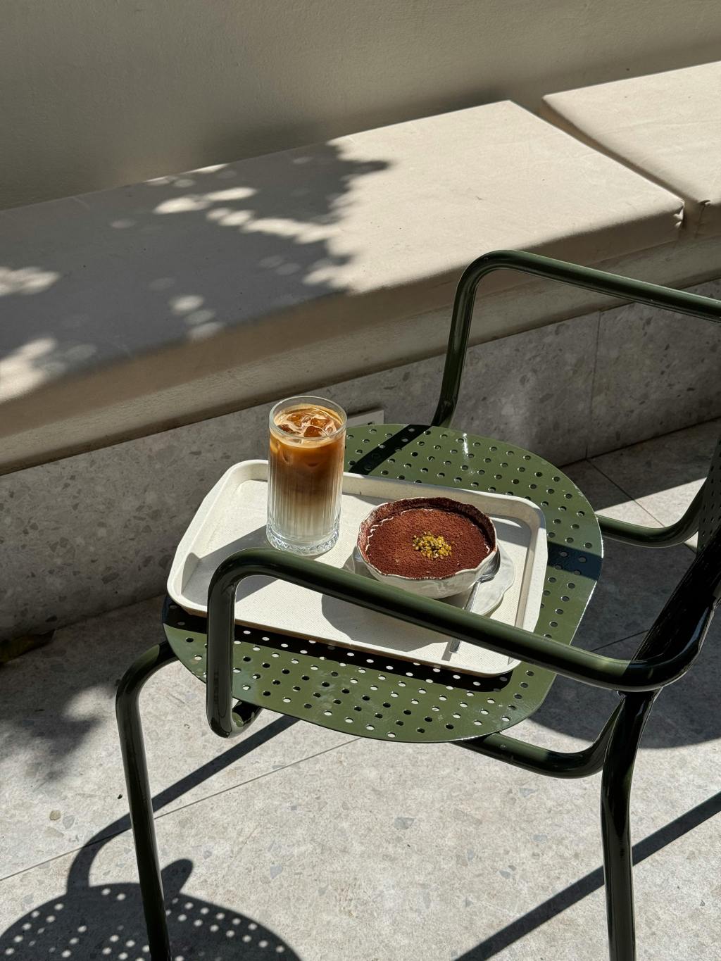 Tiramisu maison de Gennaro Contaldo avec cacao saupoudré